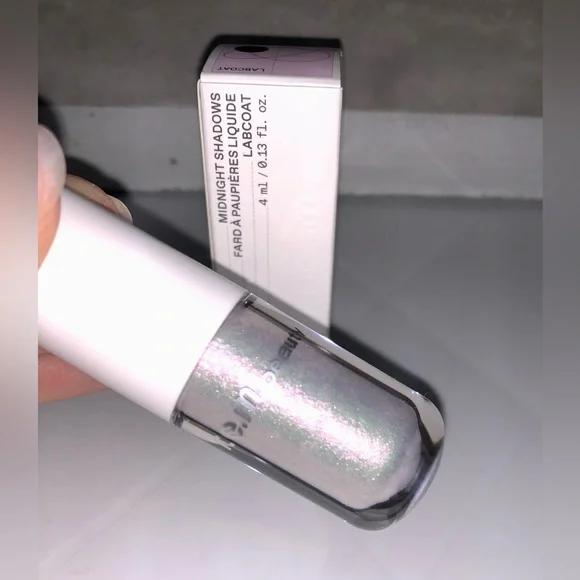 BNIB r.e.m Beauty Midnight Shadows Liquid Eyeshadow - Labcoat - Picture 8 of 10